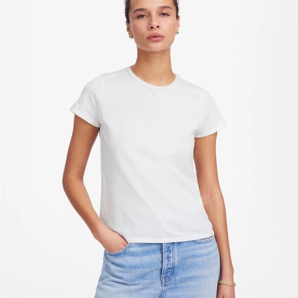Madewell Essential Slim Tee in Lightweight Cotton - Picture 1 of 4